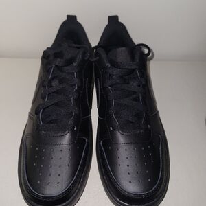 Black Nike 7 youth- NWOT